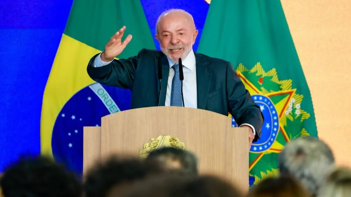 Lula promete enviar autorização para abertura de sigilos e desafia Flávio