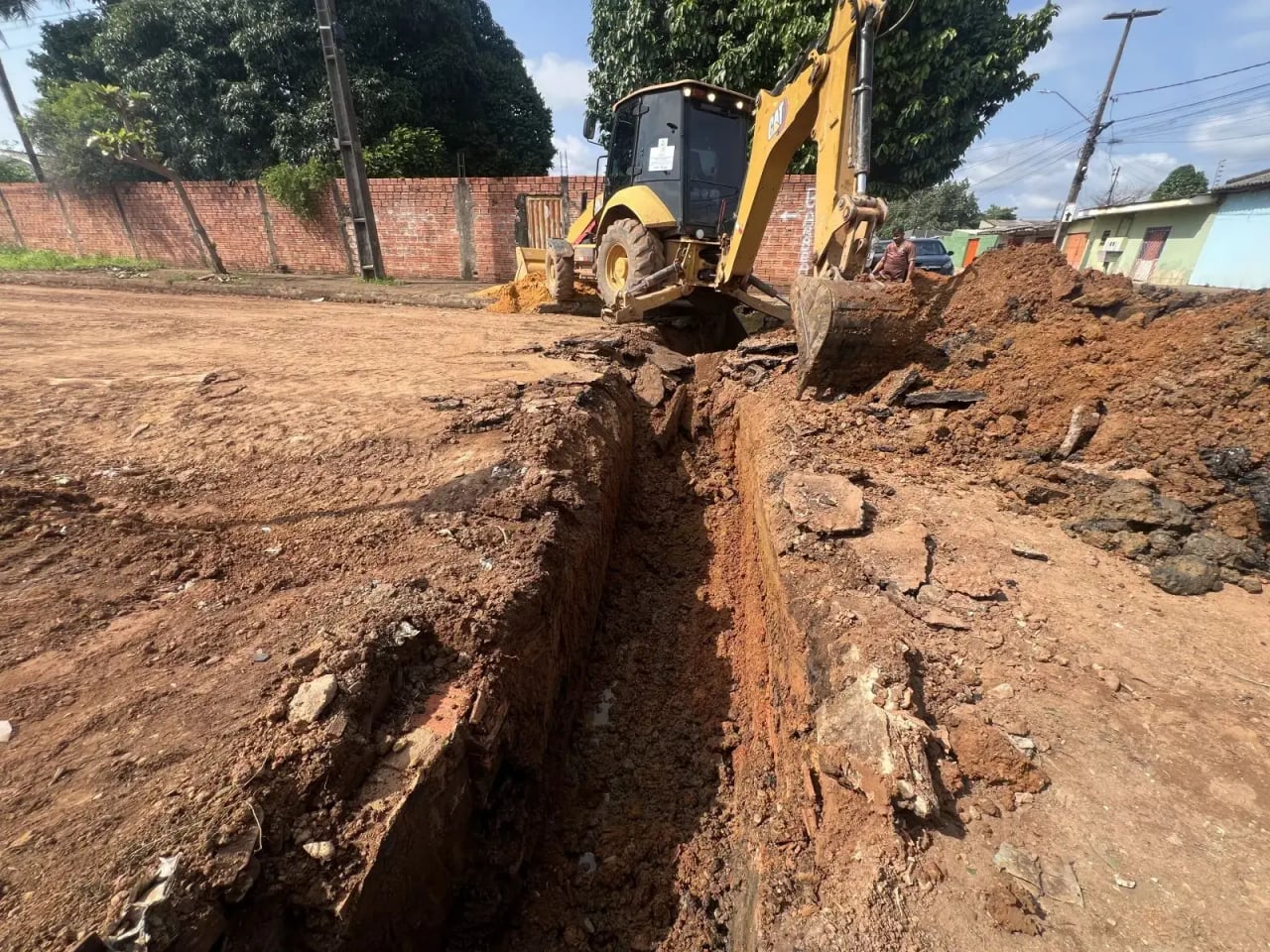 Serviços de drenagem progridem simultaneamente na Cidade do Lobo