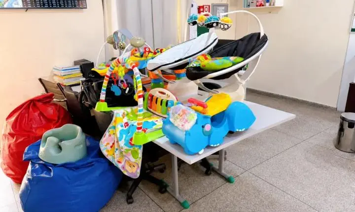 Elizângela Gonçalves doa artigos para bebês na Casa Criar, fortalecendo o programa Apadrinhando uma História