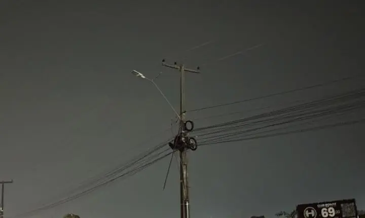 Iluminação da Rua João Paulo I é revitalizada após pedido do vereador Edmilson Dourado