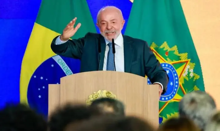 Lula promete enviar autorização para abertura de sigilos e desafia Flávio