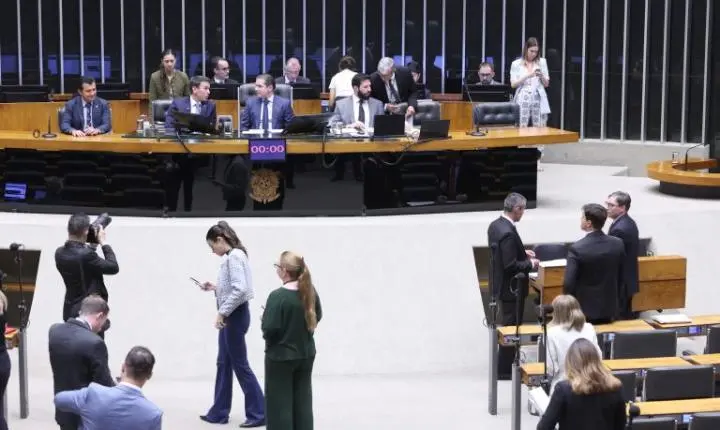 Plenário inicia sessão com votação de requerimentos de urgência; acompanhe