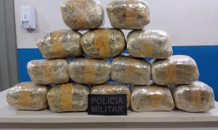 PM apreende 15 quilos de maconha em ônibus interestadual em Vilhena