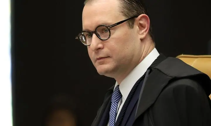 STF: Zanin pede a Fachin acesso a todo material de celular de Vorcaro