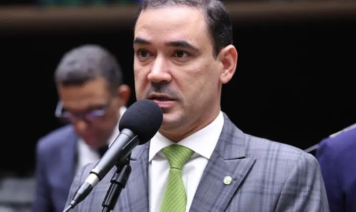 Vicentinho Júnior é eleito governador do estado do Tocantins
